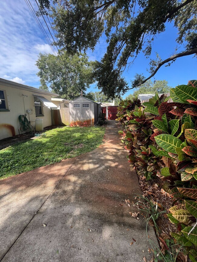 516 Northmoor Ave N, Saint Petersburg, FL 33702