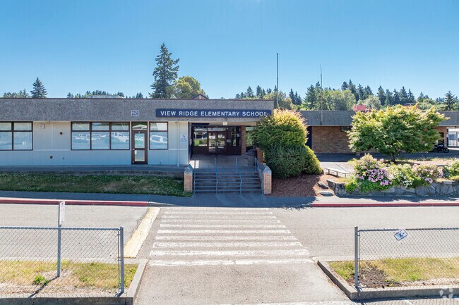 View Ridge Elementary front entrance to school.