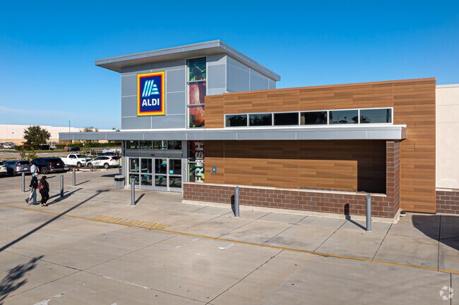 ALDI is one of several grocery options in Marrero.