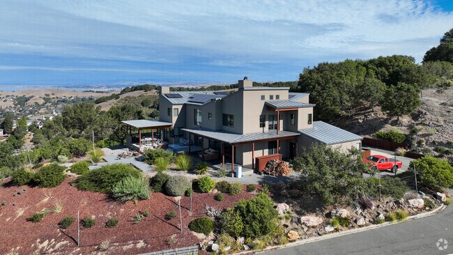 There's more privacy towards the top of the hills of the El Sobrante Hills neighborhood.