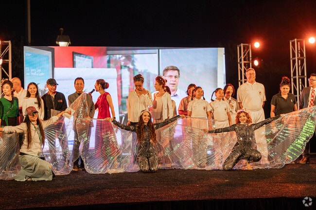 Moon Festival at Arcadia offers live traditional performances and shows.