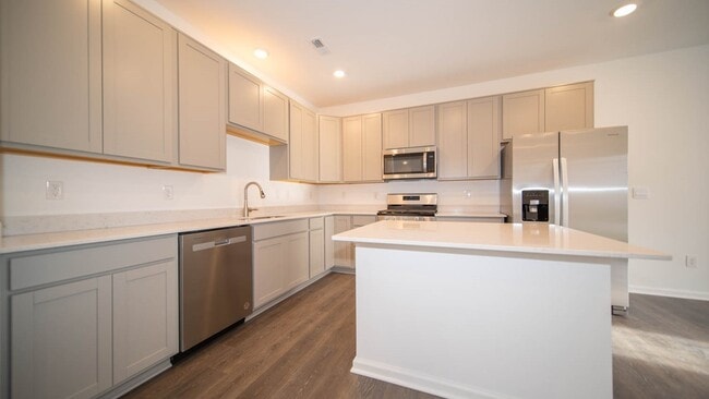 6114 Cascades Dr, Whitestown, IN 46075 - photo 3