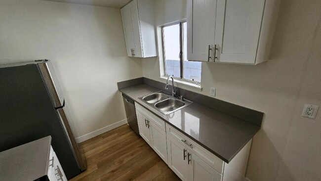 638 N W Knoll Dr unit 7, West Hollywood, CA 90069 - photo 5