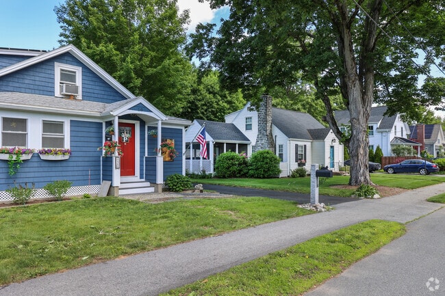 Sun drenched homes line the streets of Hamilton, adding warmth to the town’s picturesque neighborhoods.