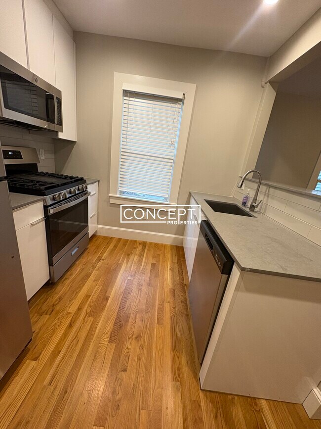 220 Banks St unit 6, Cambridge, MA 02138 - photo 4