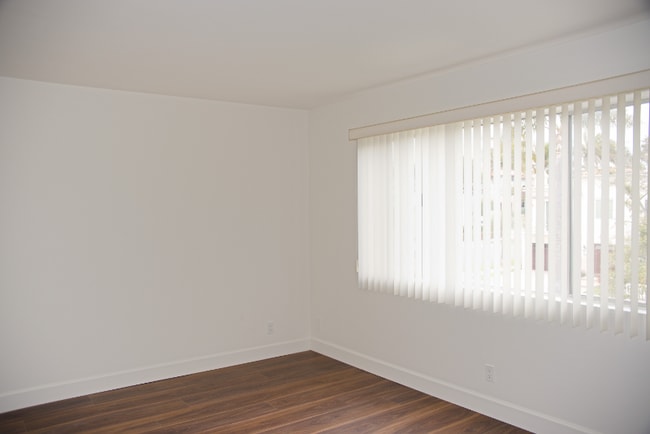 540 Avenue C unit F2, Redondo Beach, CA 90277 - photo 5