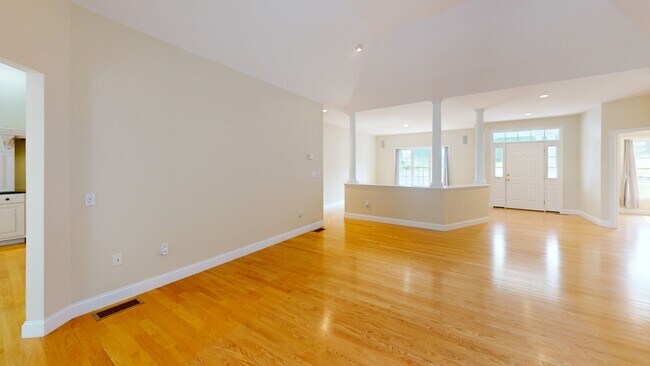 6 Prestwick Trail unit U10, Nashua, NH 03062 - photo 2