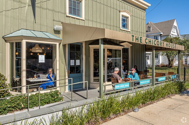 The Garden District is full of outdoor patios.