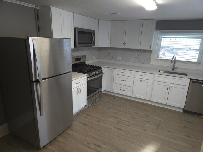 10906 N Woodstock St unit B, Huntley, IL 60142 - photo 2