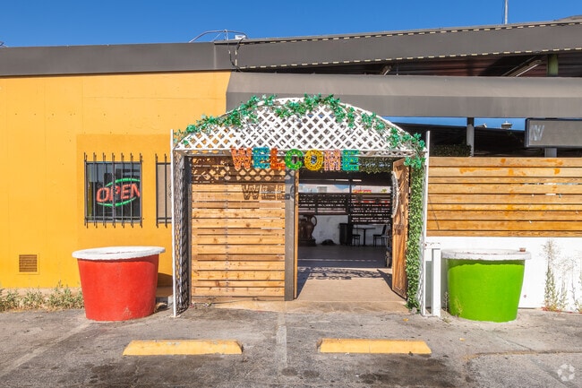 Machetes Mexican Food is a colorful Mexican restaurant offers Mexican classics in Sunrise Manor.