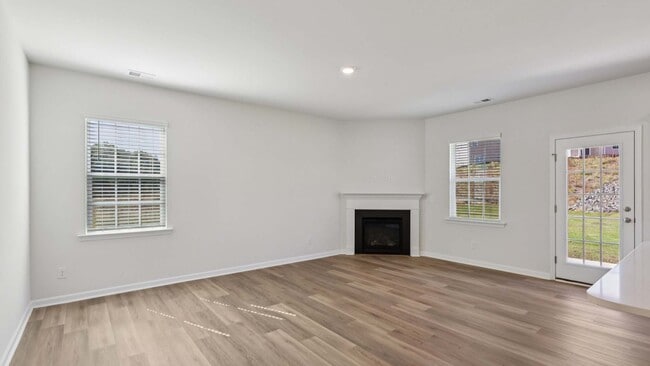 3919 Caroline Ct NW, Conover, NC 28613 - photo 3