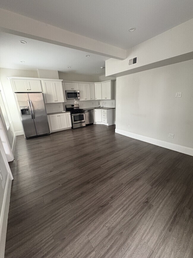 147 E Cottage St unit 3, Dorchester, MA 02125 - photo 3