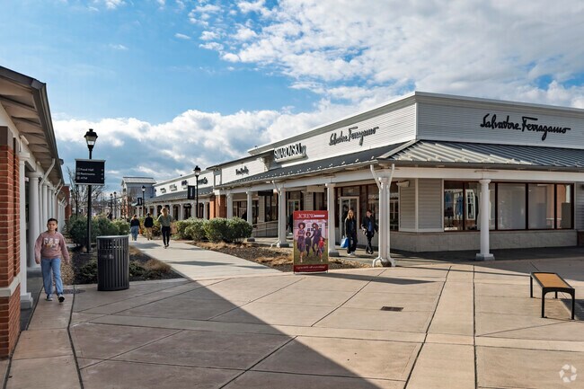 Belmont locals enjoy close proximity to the premier shopping experience offered at the Leesburg Outlets.