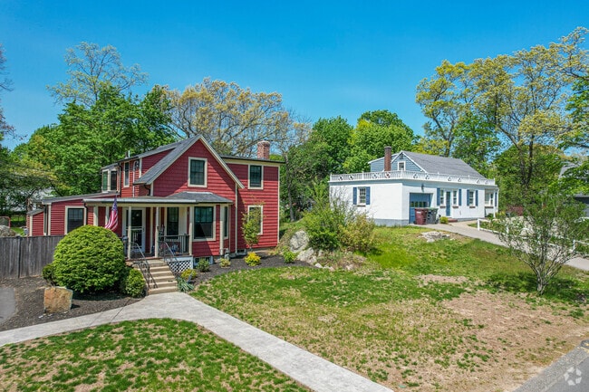 Well manicured lawns are common in the Oakdale neighborhood.