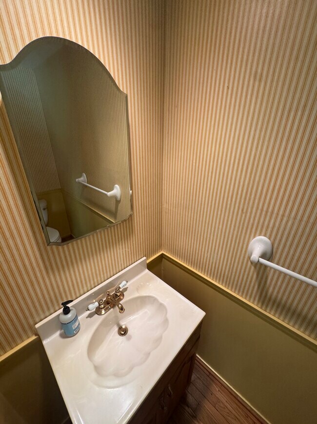 19621 Sparr Spring Rd, Montgomery Village, MD 20886 - photo 5