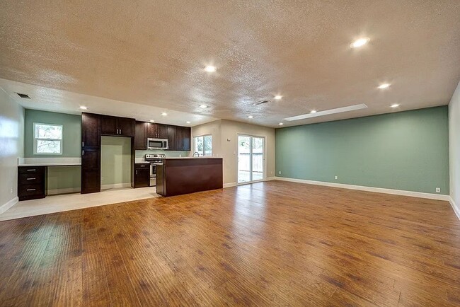 5923 Revelstok Dr, Sacramento, CA 95842 - photo 4