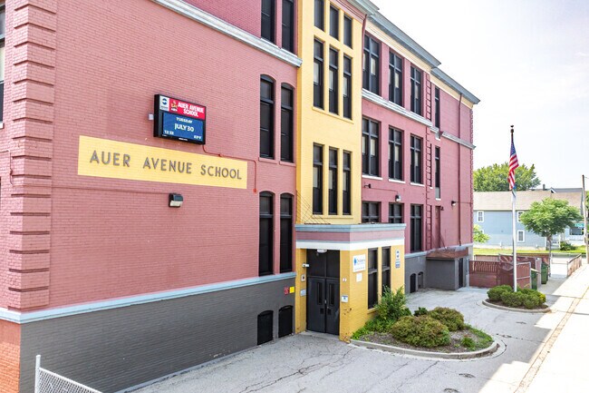 Auer Avenue Elementary School is a public school in Milwaukee, WI.