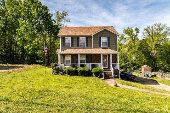 There are several traditional homes in the Sugar Tree neighborhood.