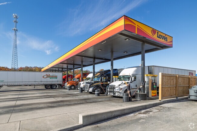 Love’s in Maurertown provides fuel, snacks, and road‑trip essentials.