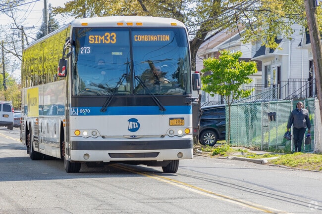 The SIM33 bus run several times a day to get Mariners Harbor residents to Manhattan and back.