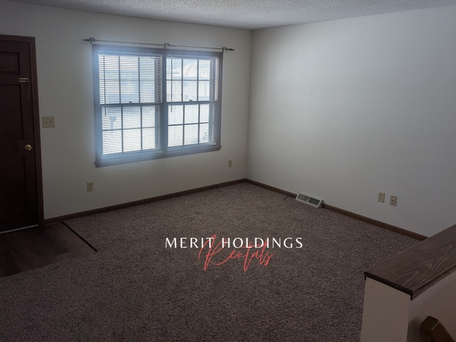 1421 S Haden Ct, Independence, MO 64050 - photo 4