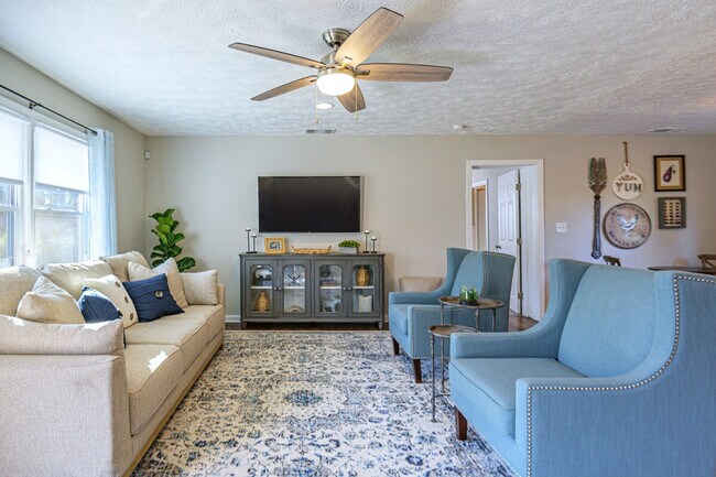 941 Pine Manor unit ID1234809P, Marietta, GA 30066 - photo 3