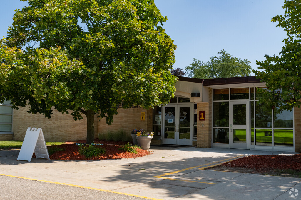 Gates Elementary School building in Davison.