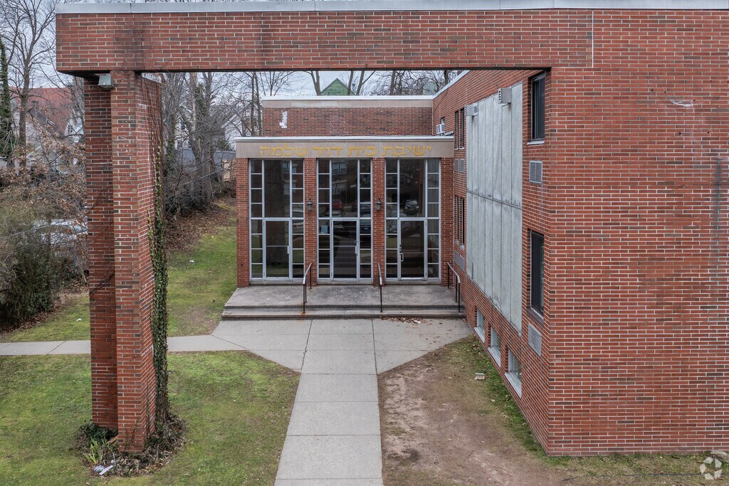 Discover the eshiva Gedolah Rabbinical Institute at 300 Norton St, New Haven, CT 06511.