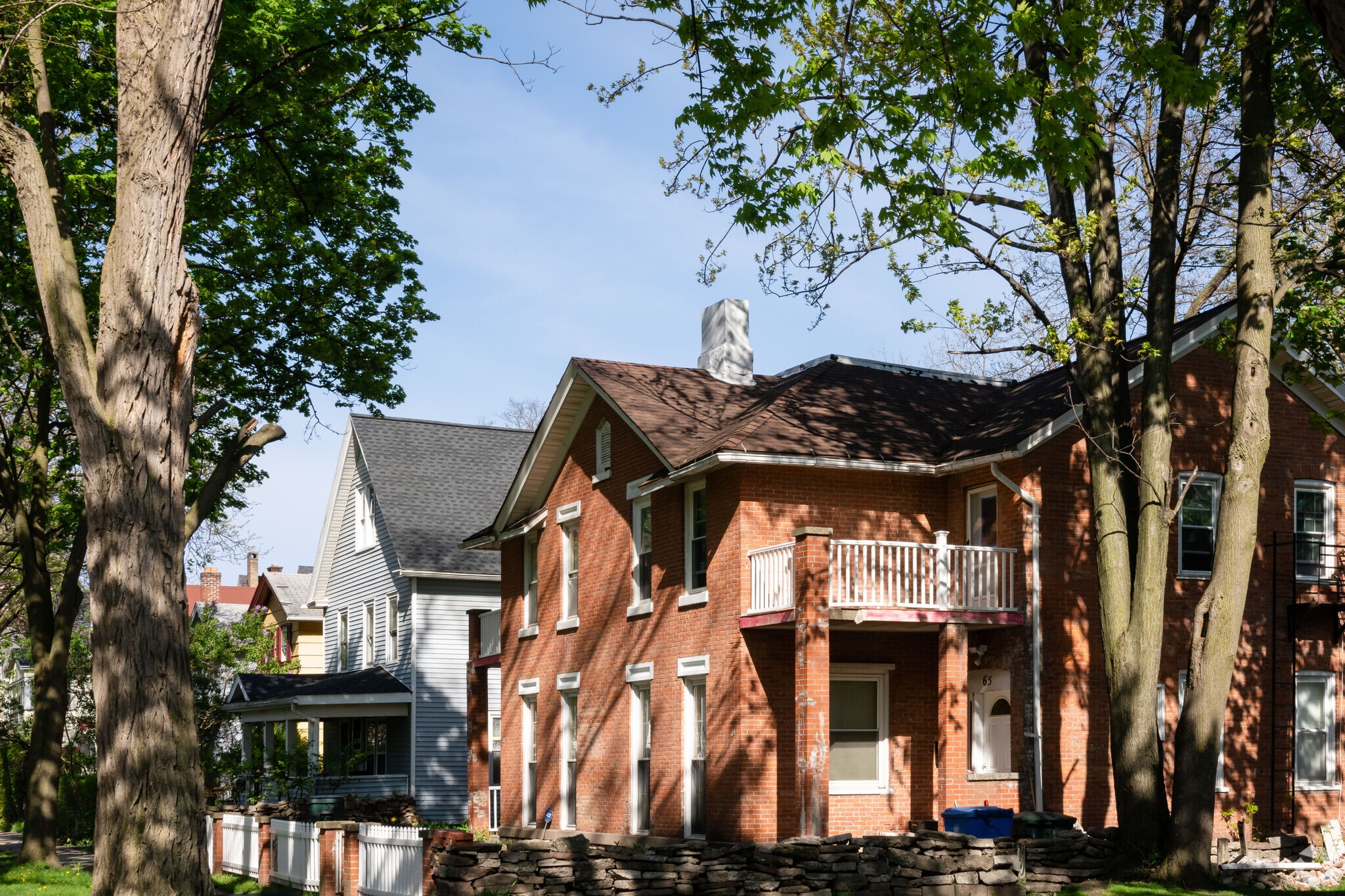 According to Niche, the majority of homes in Brown Square are rented.