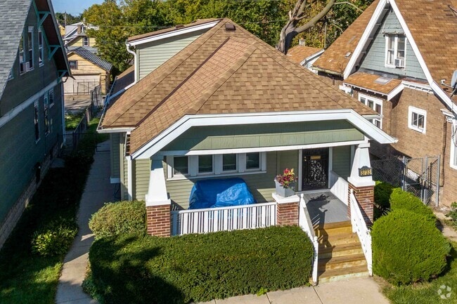 Franklin Heights has several bungalows with lush front yards scattered throughout.