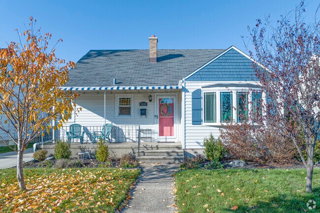 Cute bungalow homes can be found in Harbor Side.
