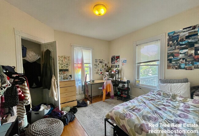 10 Houghton St unit 2, Somerville, MA 02143 - photo 4