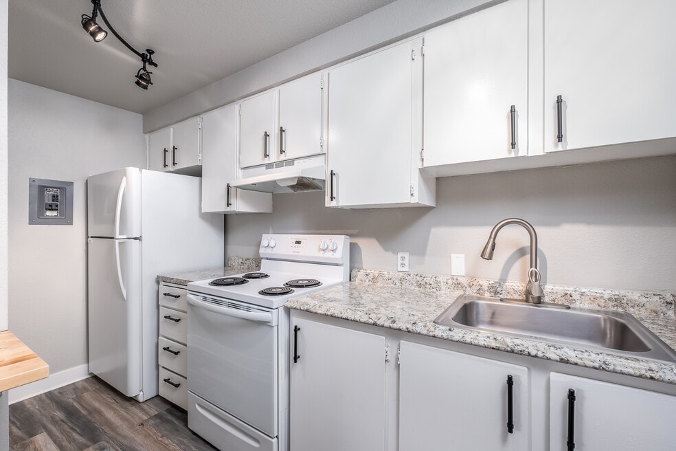 Victory Manor: Leasing Specials! Renovated Units in Pasco!, Pasco, WA 99301 - photo 1