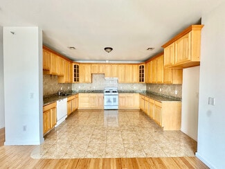 41-43-43 Manufacturers Place Unit 3, Newark, NJ 07105