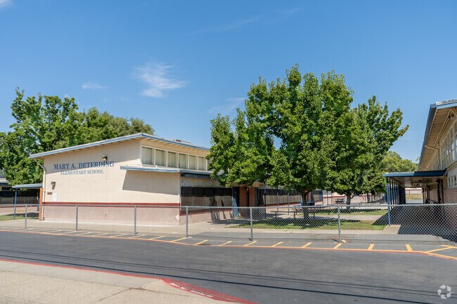 Main entrance to Mary Deterding Elementary School in Carmichael, Carmichael CA