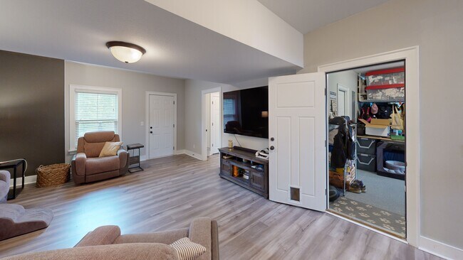 1053 Jonas Dr, Soddy Daisy, TN 37379 - photo 2