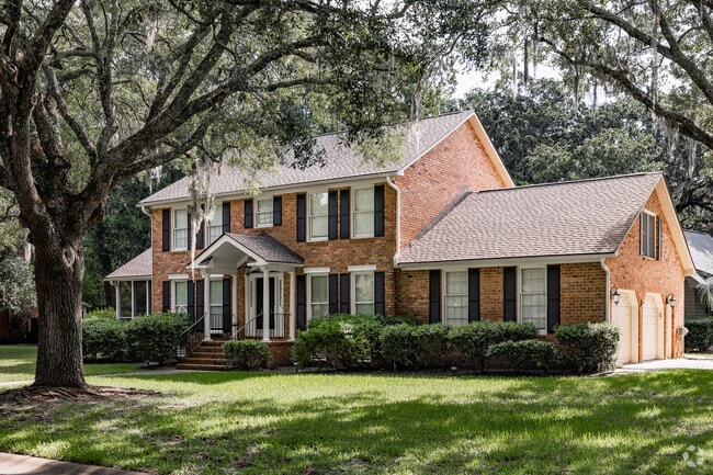 Rifle Range in Mount Pleasant has charming colonial-style homes.