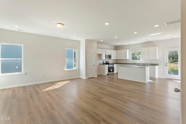 220 Courtside Dr, Dunn, NC 28334 - photo 4