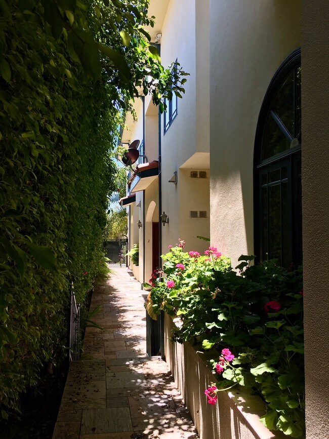 1027 10th St unit 2, Santa Monica, CA 90403 - photo 6