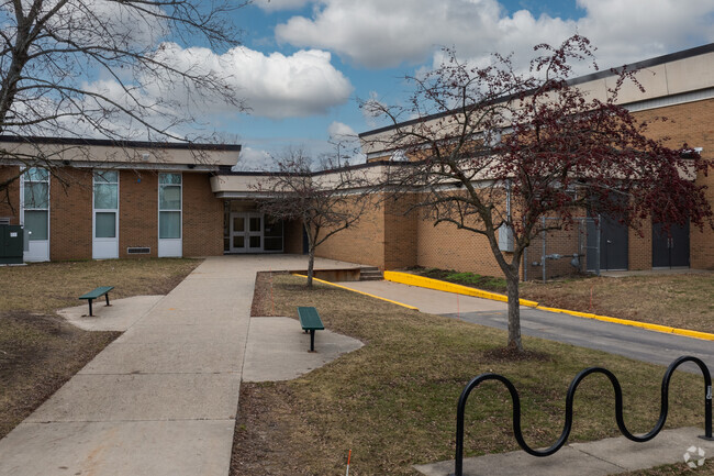Highlands Middle School, Entrance.