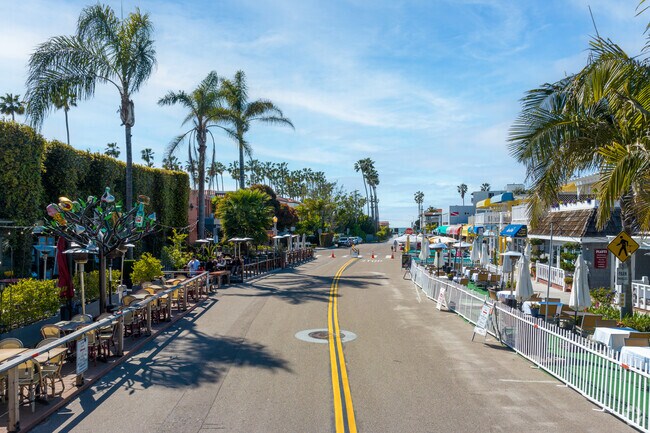 Dine and shop along Avenida De La Playa in La Jolla Shores.