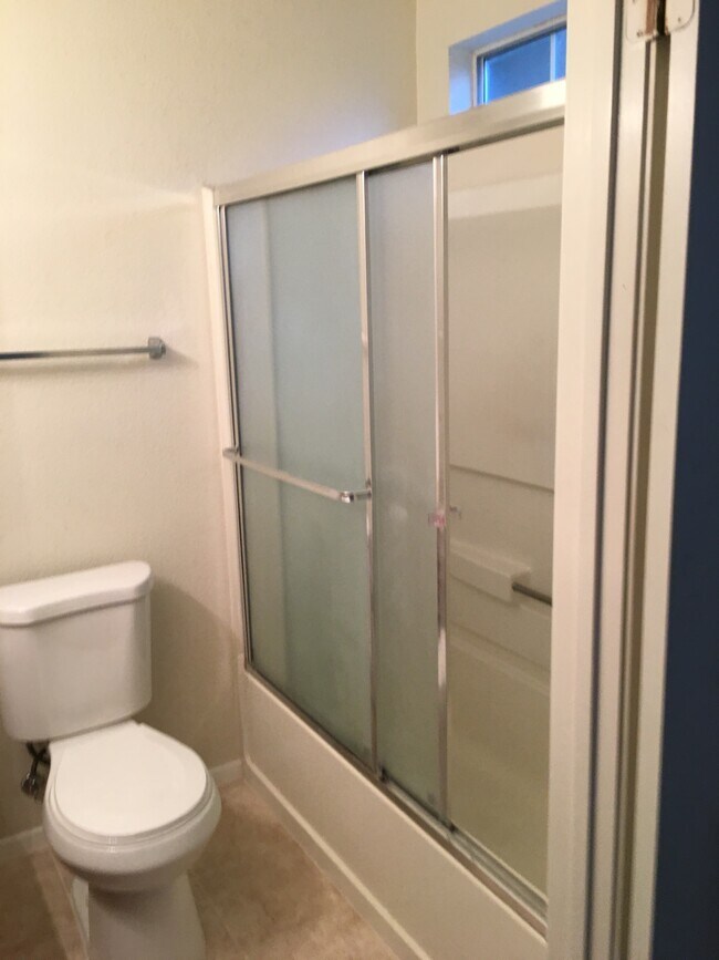 950 El Camino Ave unit 22, Vacaville, CA 95688 - photo 4