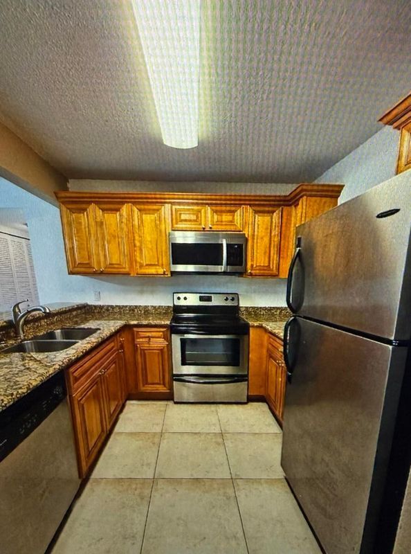 1661 Balfour Point Dr, West Palm Beach, FL 33411 - photo 2