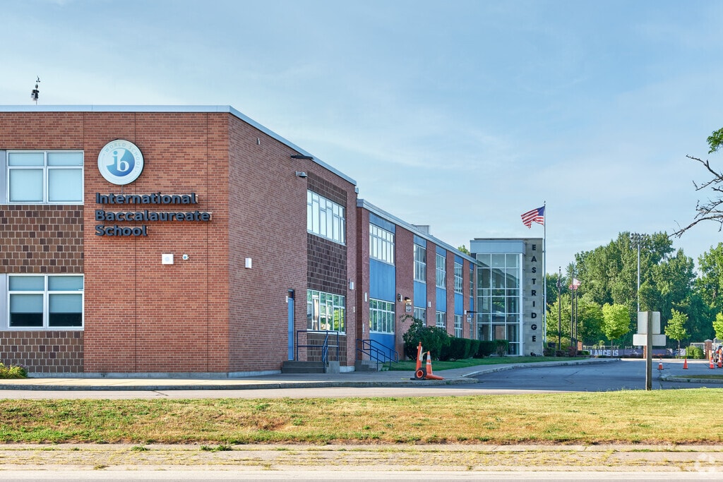 Eastridge High School has 850 students in grades 9-12.