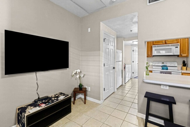 1220 SW 1st Ave unit ID1359100P, Gainesville, FL 32601 - photo 2