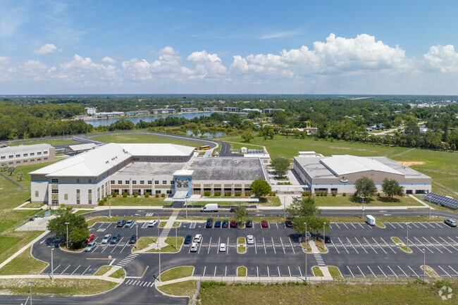Oak Hammock Middle School in Ft Myers has 1,500 students in grade 6-8.