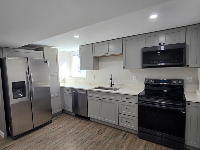 27 Douglas Ave unit 3, Providence, RI 02908 - photo 3
