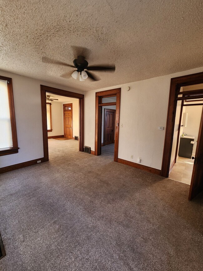 2548 Jackson St unit 1, Dubuque, IA 52001 - photo 4