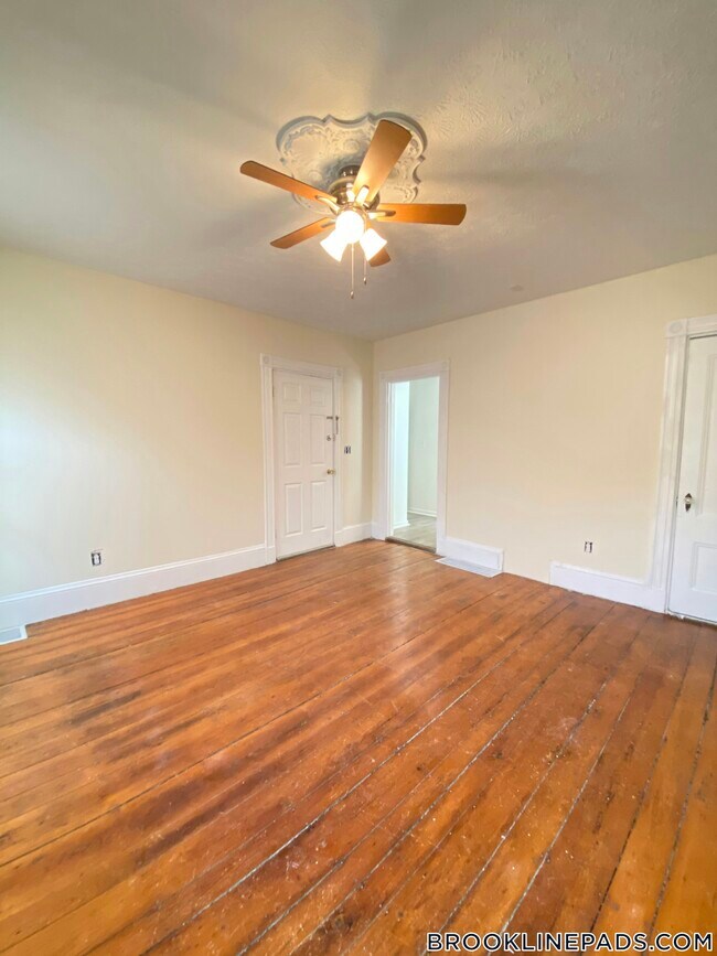 258 Cypress St Unit 1, Brookline, MA 02445