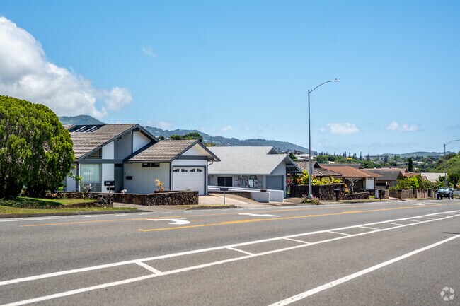 Many of Halawa's residential areas have wide streets with convenient bike lanes.